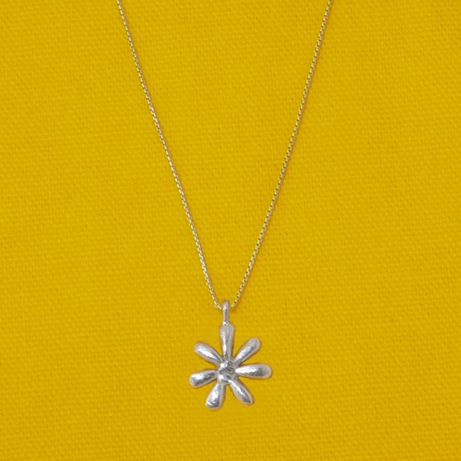 Daisy Pendant