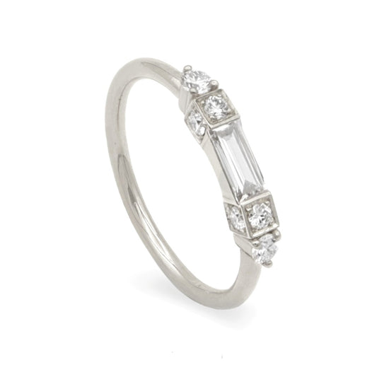 Lisa Ring • White Diamond • White Gold
